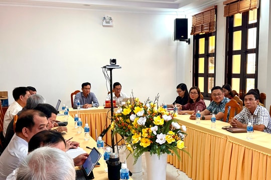 Hội nghị báo cáo viên Trung ương tháng 6