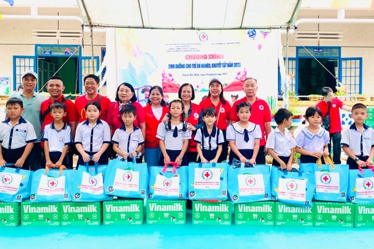 300 triệu đồng hỗ trợ dinh dưỡng và học bổng cho học sinh nghèo huyện Bắc Bình