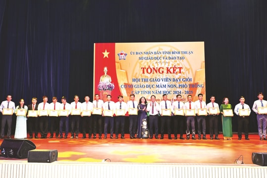 Nghĩ về nghề “đưa đò”!