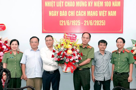 Thăm, chúc mừng Báo Bình Thuận
 nhân ngày Báo chí cách mạng Việt Nam

