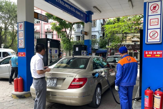 Giá xăng dầu đồng loạt tăng, RON95-III lên sát 21.300 đồng mỗi lít