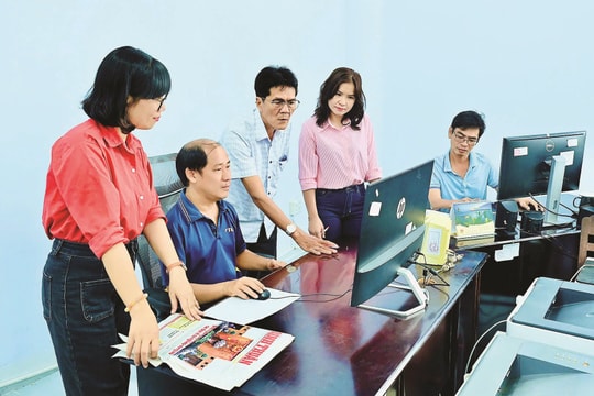 Những người thầm lặng sau trang báo