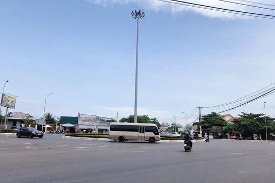 Vòng xoay cầu Hùng Vương - “điểm tiềm ẩn” tai nạn giao thông