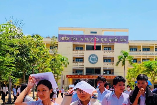 
Công bố điểm chuẩn tuyển sinh vào lớp 10 Trường THPT chuyên Trần Hưng Đạo năm học 2025 – 2026
