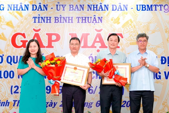 Ủy ban nhân dân tỉnh gặp mặt, chúc mừng Ngày báo chí cách mạng Việt Nam
