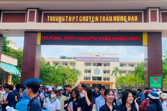 
Ghi nhanh:
Đề thi ngữ văn hay, mang tính đổi mới