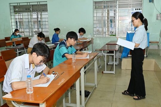 
Kỳ thi tốt nghiệp THPT năm 2025 tại Bình Thuận:
Diễn ra an toàn, nghiêm túc và đúng quy chế