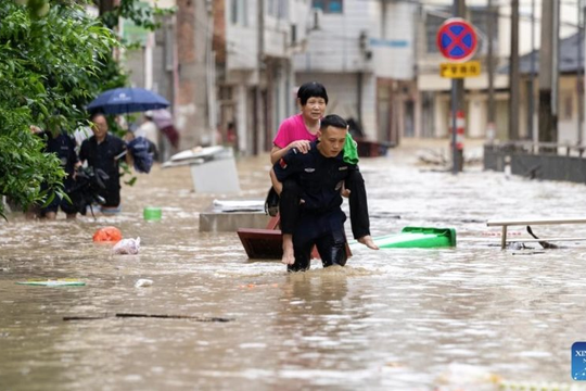 Lũ lụt nghiêm trọng tại Trung Quốc khiến hơn 80.000 người phải sơ tán