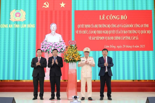 Công bố quyết định sắp xếp tổ chức, cán bộ của Công an tỉnh Lâm Đồng sau sáp nhập