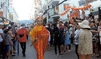 Nghinh Ong Quan Thanh festival lures crowd of tourists and onlookers