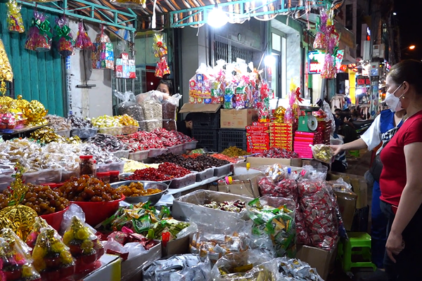 Sức mua bán chợ Tết Phan Thiết năm 2022 “trầm” hơn