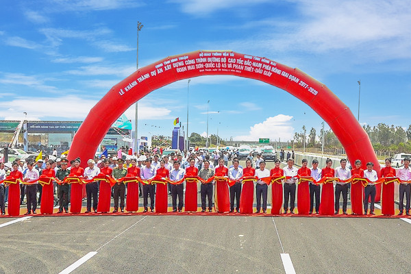 Nhiều du khách đến Bình Thuận qua cao tốc Phan Thiết - Dầu Giây