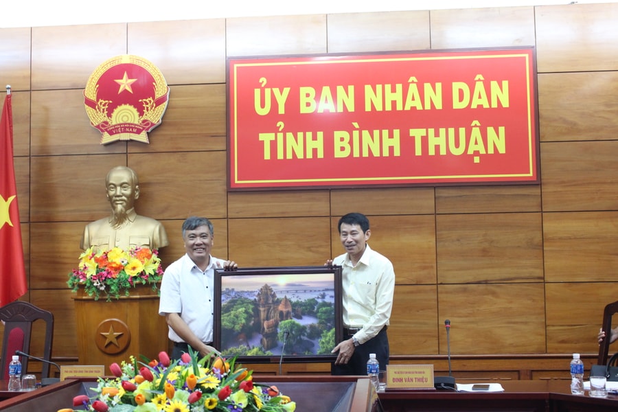 Trao đổi, học tập kinh nghiệm đầu tư, sản xuất tôm giống