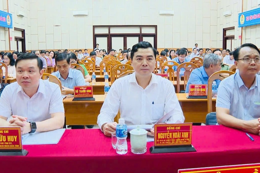 Bình Thuận:
Hơn 12.000 đại biểu tham dự Hội nghị toàn quốc quán triệt Nghị quyết Hội nghị lần thứ 11 Ban Chấp hành Trung ương Đảng khóa XIII.